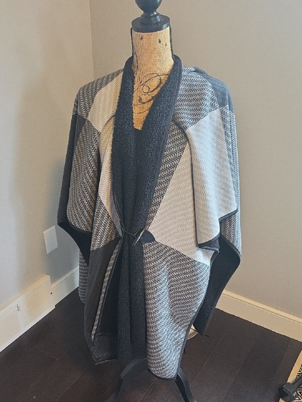 Ike Behar Black & Gray Open-Front Poncho Cape